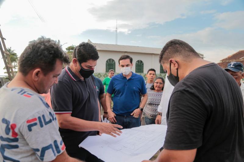 Na Valéria, prefeito Bi Garcia vistoria obras do Ginásio Poliesportivo e ampliação do Água no Jirau
