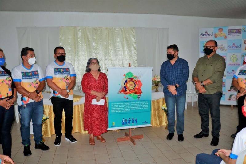 Prefeito Glenio Seixas realiza lançamento do primeiro curso preparatório gratuito de Barreirinha