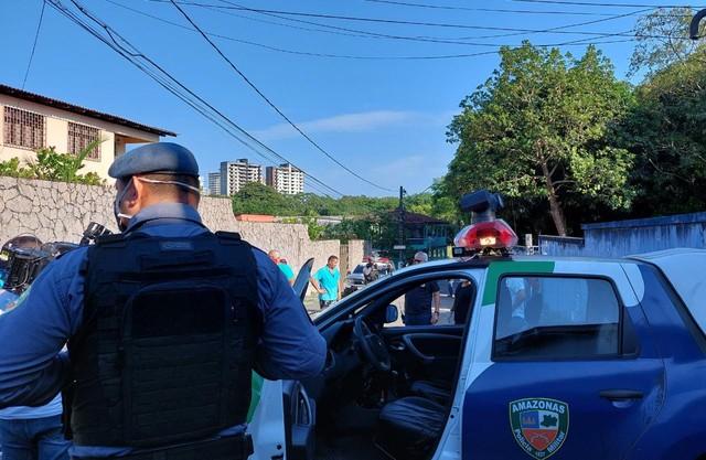 Corpo de homem morto a facadas é encontrado amarrado em Manaus Corpo de homem morto a facadas é encontrado amarrado em Manaus