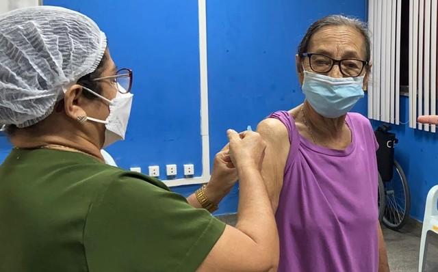 Idosos terão 47 pontos para receber dose de reforço da vacina contra Covid em Manaus   