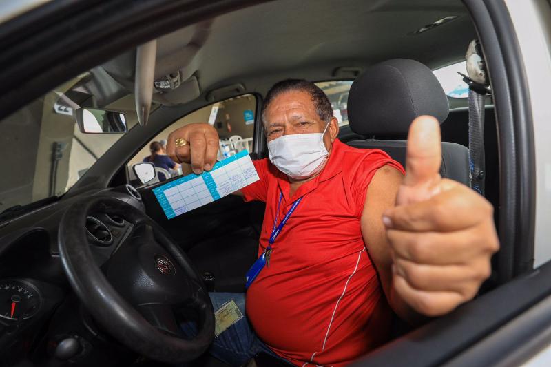 Vacina Amazonas: ‘A sensação é ótima’, diz idoso ao tomar dose de reforço no mutirão