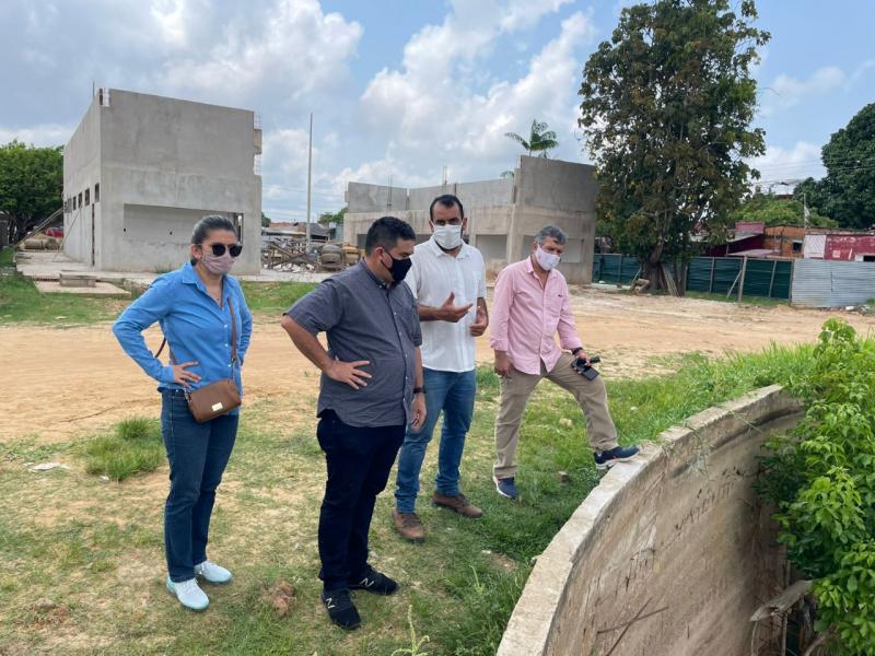 Caixa Econômica e Prefeitura de Parintins vistoriam obras no município