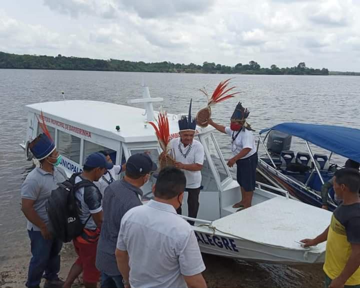 Prefeitura de Barreirinha entrega Ambulancha para povo Sateré-Mawé, em Ponta Alegre 