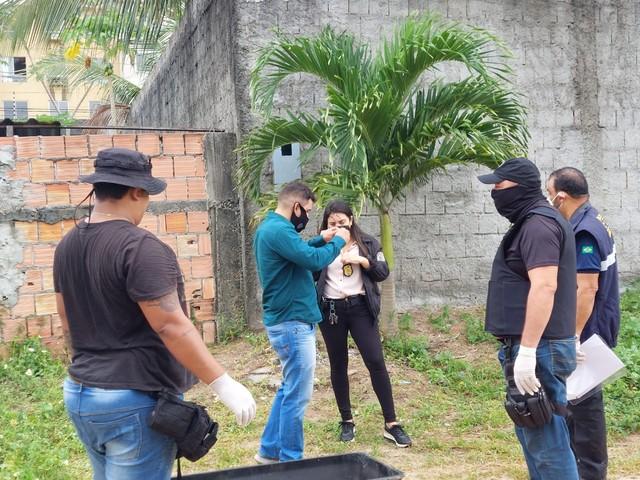 Preso casal suspeito de matar e abandonar corpo de homem, em Manaus