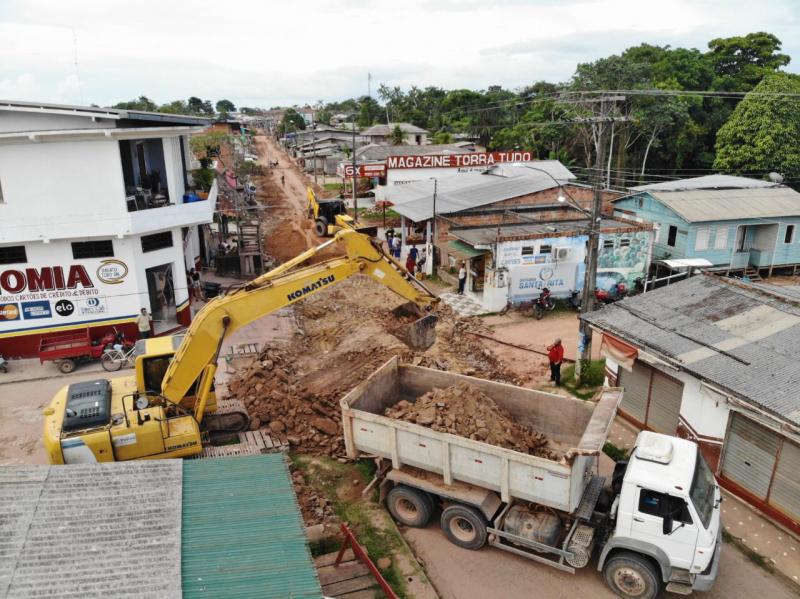 Em Barreirinha, Prefeitura realiza série de obras por toda a cidade
