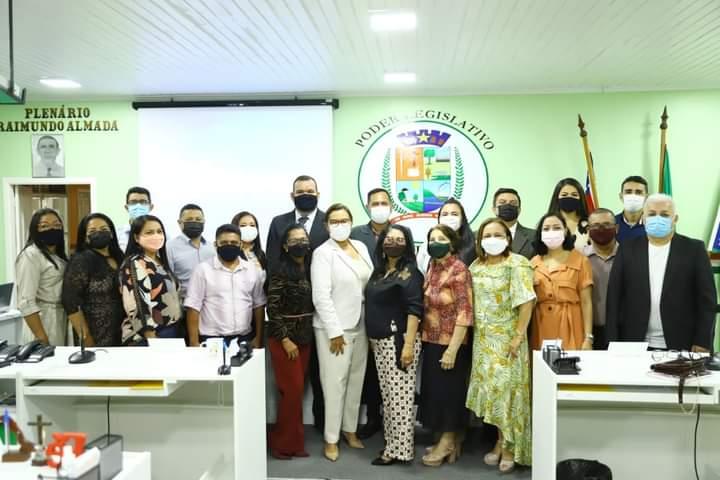 Reconhecimento: Câmara de Parintins homenageia Professores e Pedagogos responsáveis pelo programa “Aprendendo em casa nas ondas do rádio” Reconhecimento: Câmara de Parintins homenageia Professores e Pedagogos responsáveis pelo programa “Aprendendo em casa nas ondas do rádio”