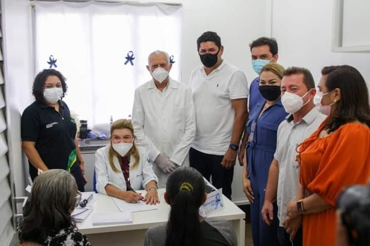 Prefeito Bi Garcia acompanha atendimentos de gerontologia e geriatria em Parintins 