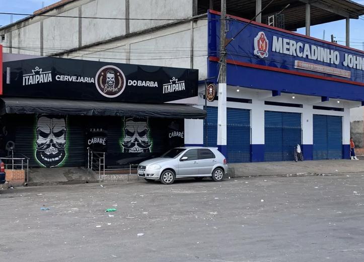 Homem é assassinado dentro de bar, em Manaus