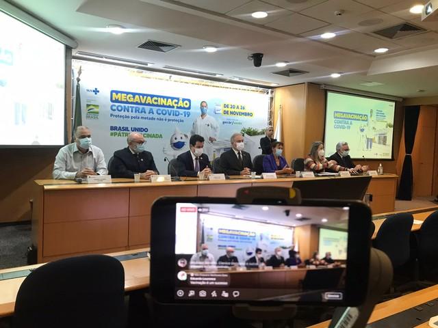 Ministério da Saúde altera intervalo da dose de reforço da vacina contra Covid-19 de 6 pra 5 meses, para todos os adultos