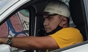 Frentista é atropelada após motorista encher o tanque e fugir de posto sem pagar, em Manaus