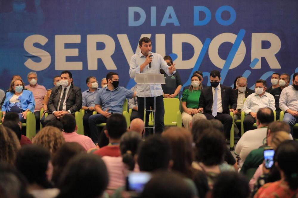Wilson Lima antecipa segunda parcela do 13° salário para mais de 117 mil servidores, entre ativos, aposentados e pensionistas