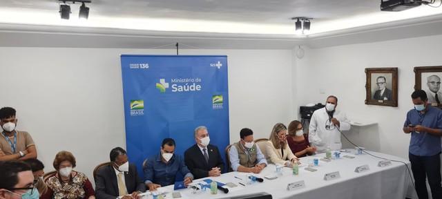 Ministro da Saúde assina acordo com a Pfizer para compra de 100 milhões de doses de vacina para 2022