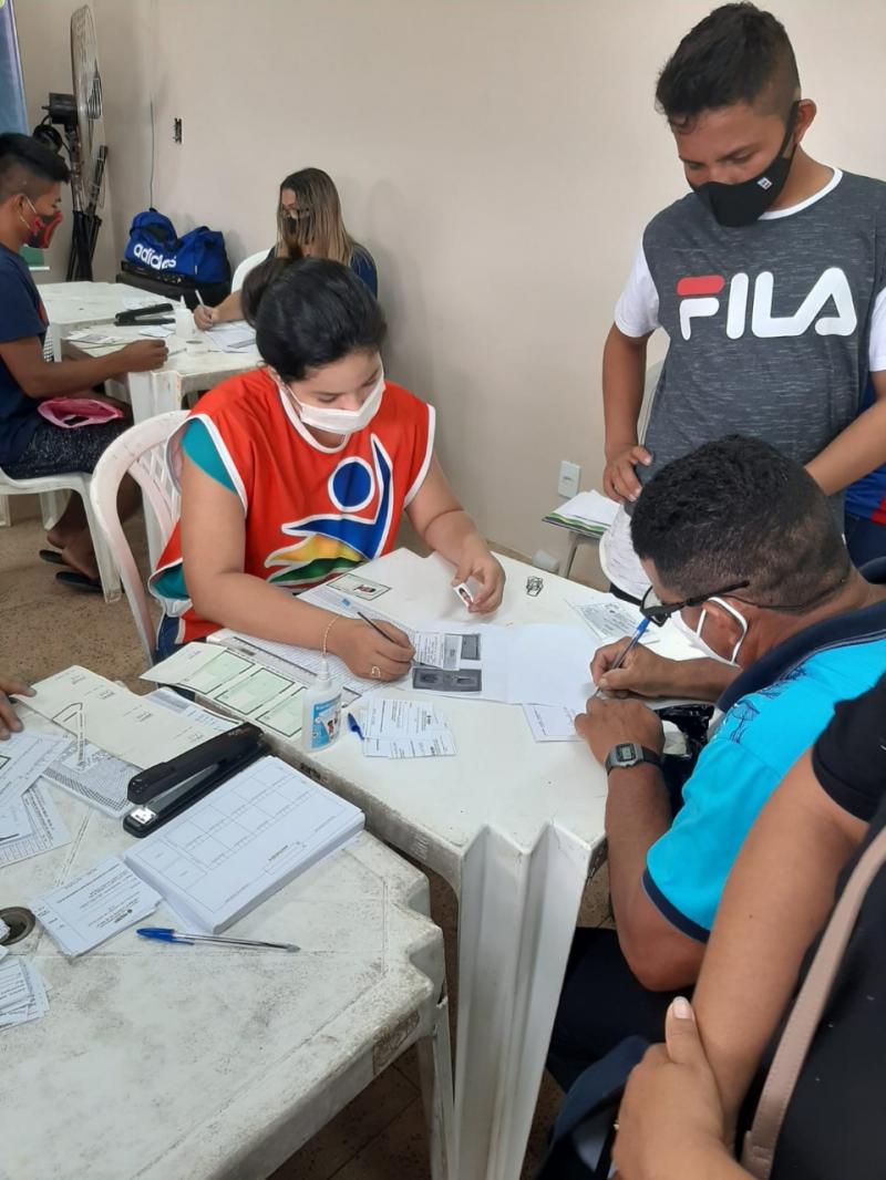 Governo do Amazonas realiza ação de cidadania para mil pescadores, em Autazes