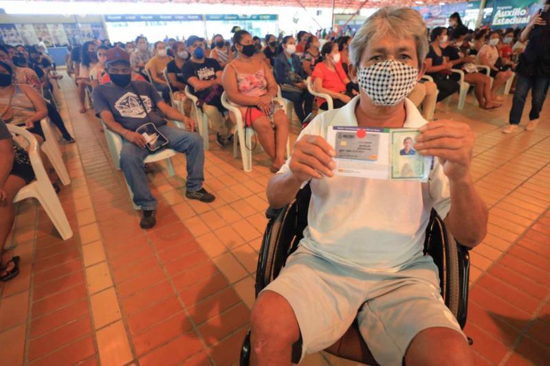 Mais de 60% dos cartões do Auxílio Estadual foram entregues no Amazonas, afirma Wilson Lima