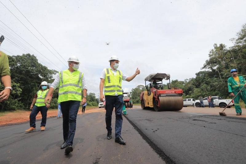 Duplicação da AM-070 será inaugurada no dia 20 de dezembro, anuncia Wilson Lima durante fiscalização na obra