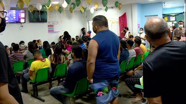 Postos de saúde em Manaus têm filas de pacientes com sintomas de gripe: 'saiu monte de gente e continua chegando'