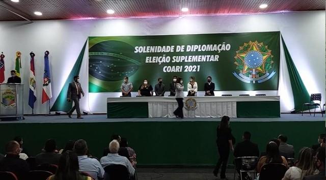 Prefeito e vice prefeito eleitos em Coari, no interior do Amazonas, tomam posse