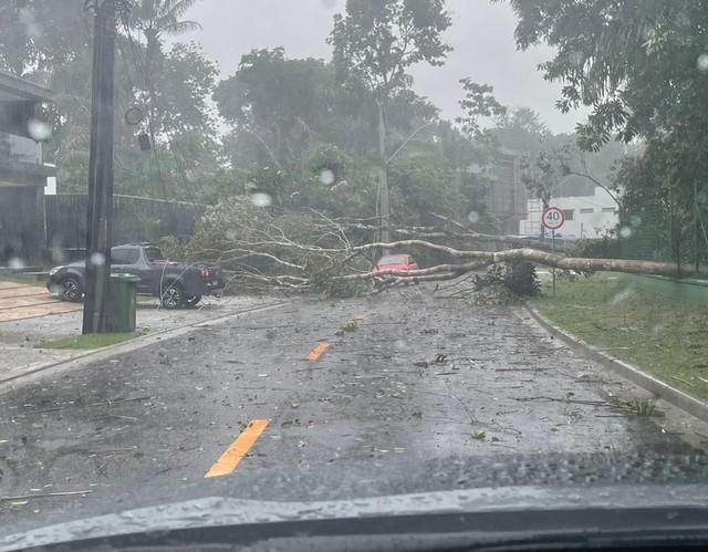 Após temporal, falta de energia ainda afeta cerca de 10 mil pessoas em Manaus