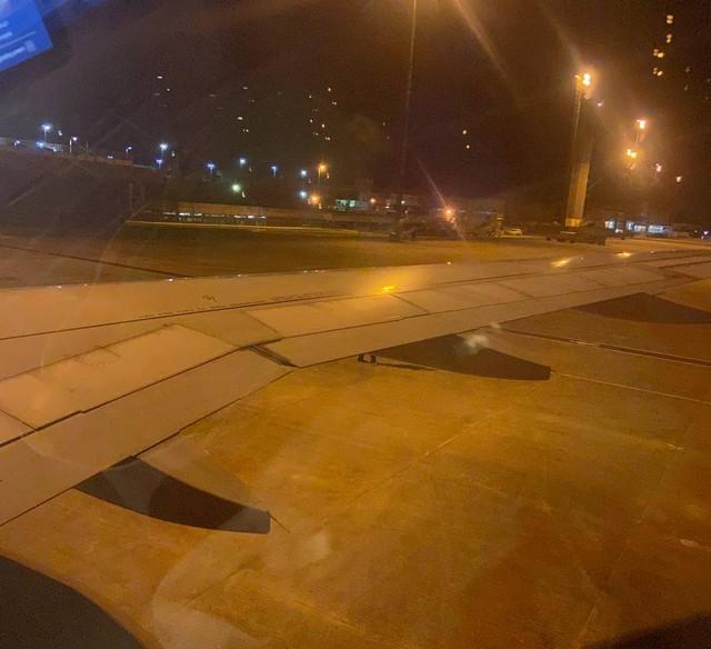 Voo da Azul retorna ao Aeroporto de Manaus após turbina pegar fogo, relatam passageiros