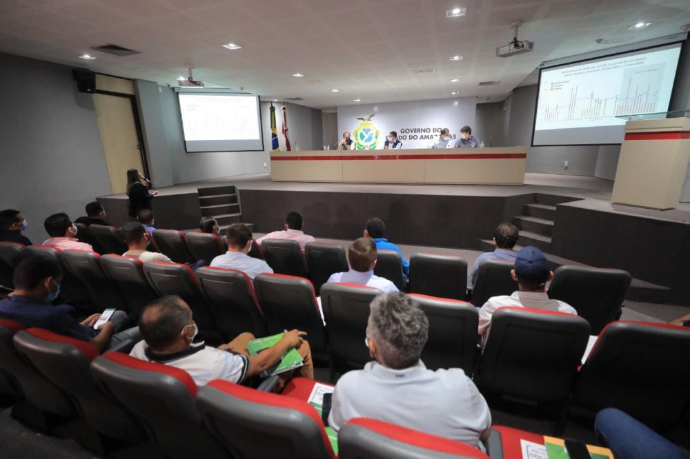 Governador Wilson Lima se reúne com 30 prefeitos para tratar de estratégias para ampliar vacinação contra a Covid-19