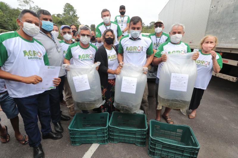 Wilson Lima entrega itens para incentivar agricultura familiar e produtores de associações do setor primário