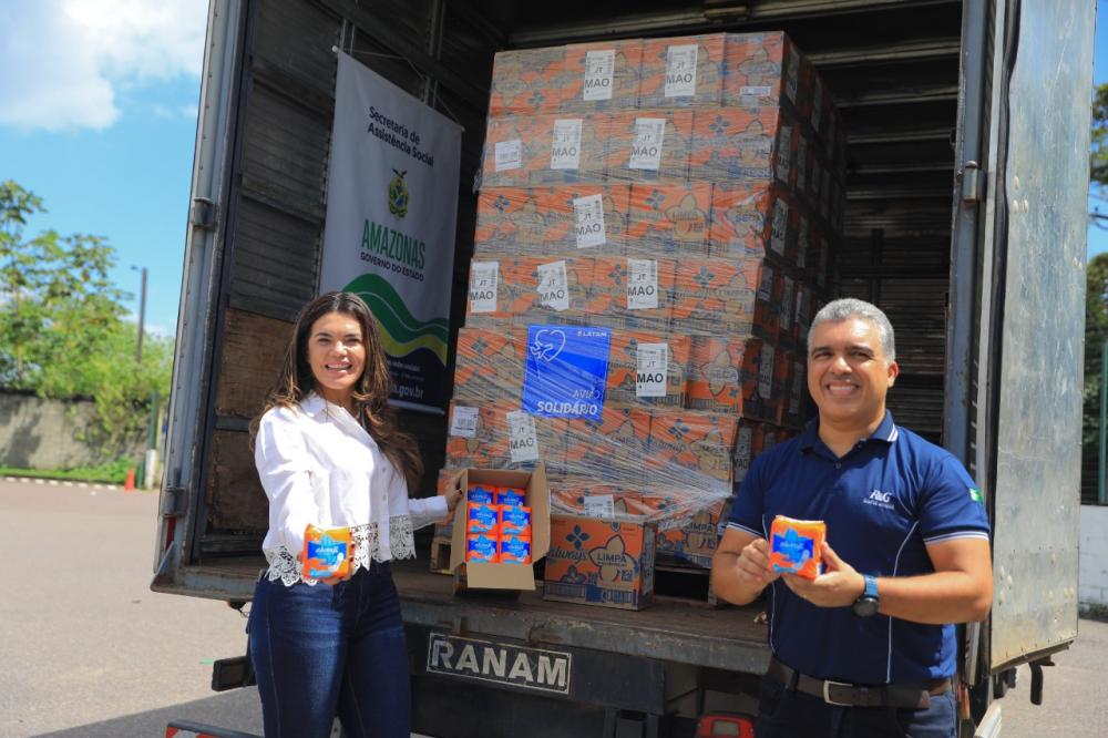 Amazonas recebe doação de mais de 300 mil absorventes para campanha de combate à Pobreza Menstrual