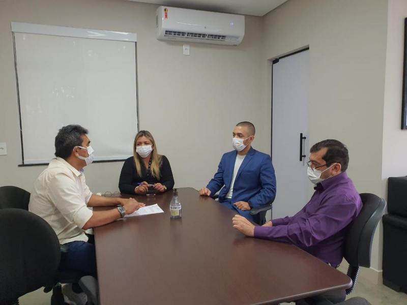 Prefeitura de Parintins e JUCEA definem parceria para funcionamento do posto de atendimento no PAC