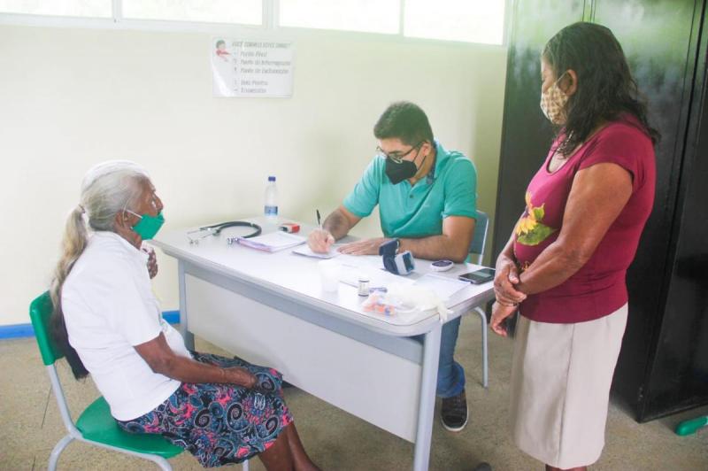 Ação com médicos especialistas beneficia mais de 300 pessoas na comunidade São Tomé