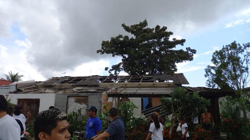 Tromba d'água atinge cidade de Nhamundá e causa destelhamento de casas e escola