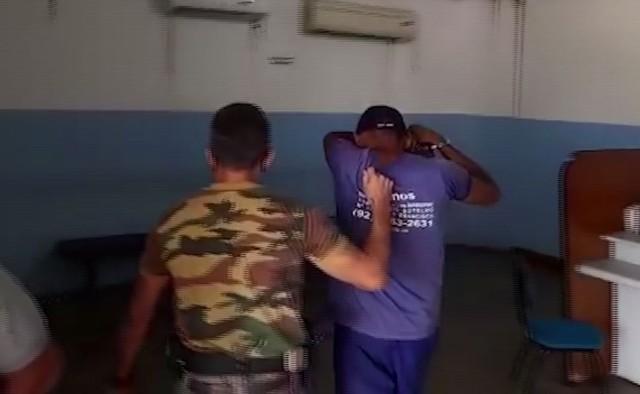 Homem é preso suspeito de trancar mulher e atear fogo em casa por não aceitar separação, no Amazonas 