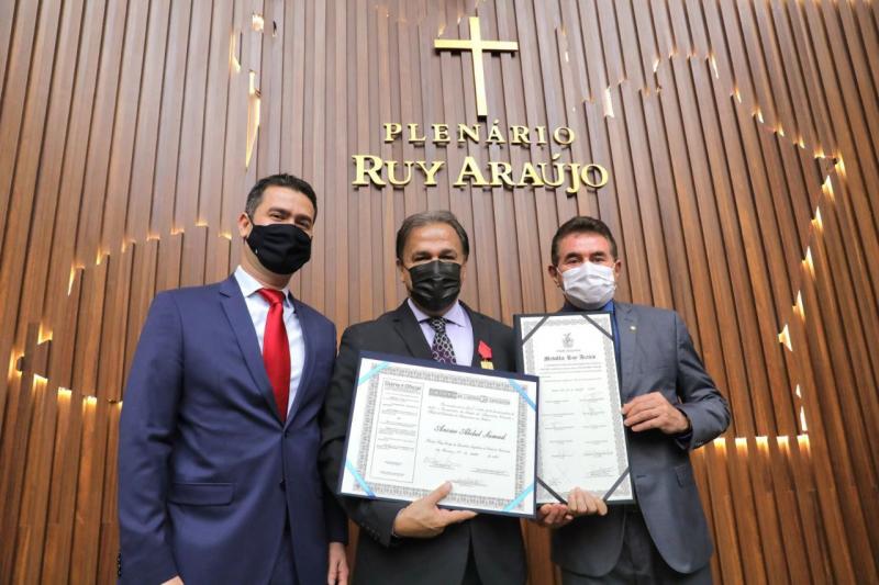 Secretário de Saúde, Anoar Samad, recebe título de cidadão amazonense e medalha Ruy Araújo na Aleam