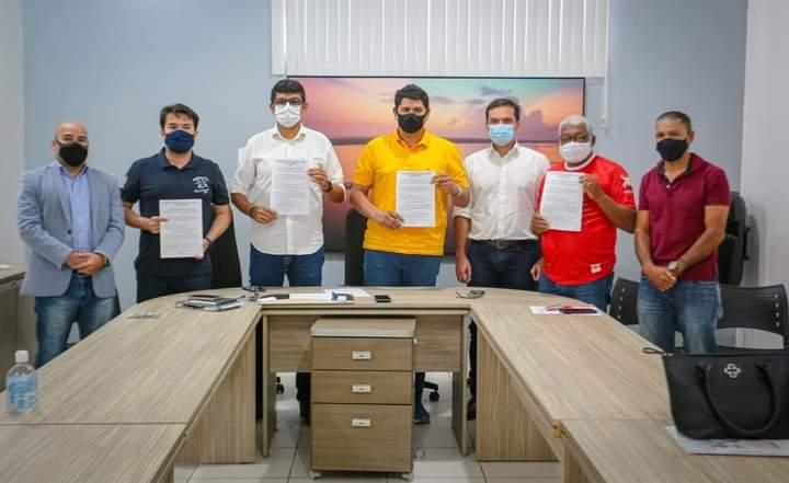 Prefeitura de Parintins e Presidentes dos bumbás Garantido e Caprichoso homologam regulamento do Festival Folclórico de Parintins 2022