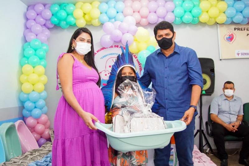 No Dia Internacional da Mulher, Prefeitura de Parintins entrega 140 kits bebê
