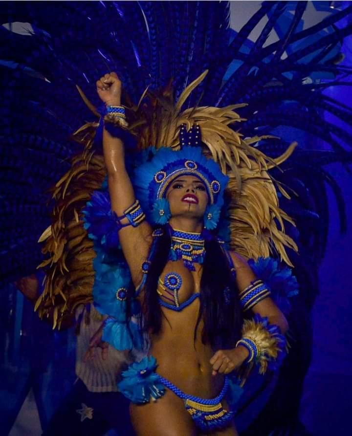 Cunhã poranga azul recebe apoio do Boi Caprichoso após ser vítima de ameaça pela internet