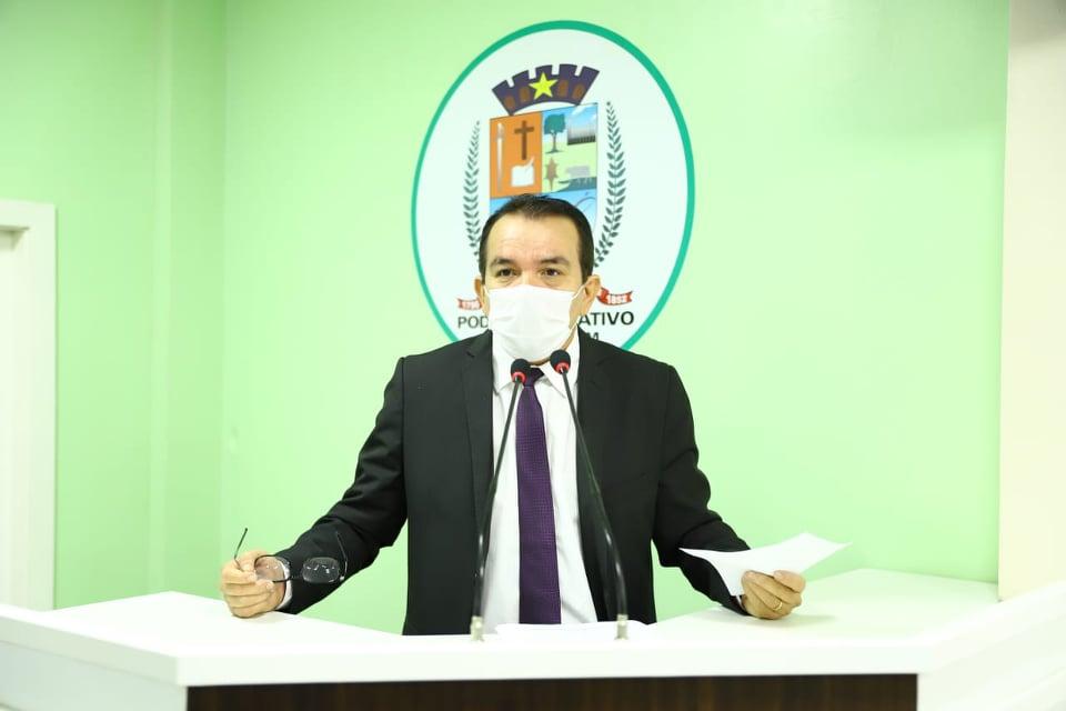 Massilon Cursino solicita informações sobre profissionais que atuam na UTI em Parintins Massilon Cursino solicita informações sobre profissionais que atuam na UTI em Parintins