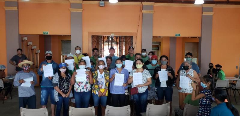 Sempa entrega concessão de uso da várzea para 24 famílias do Paraná de Parintins