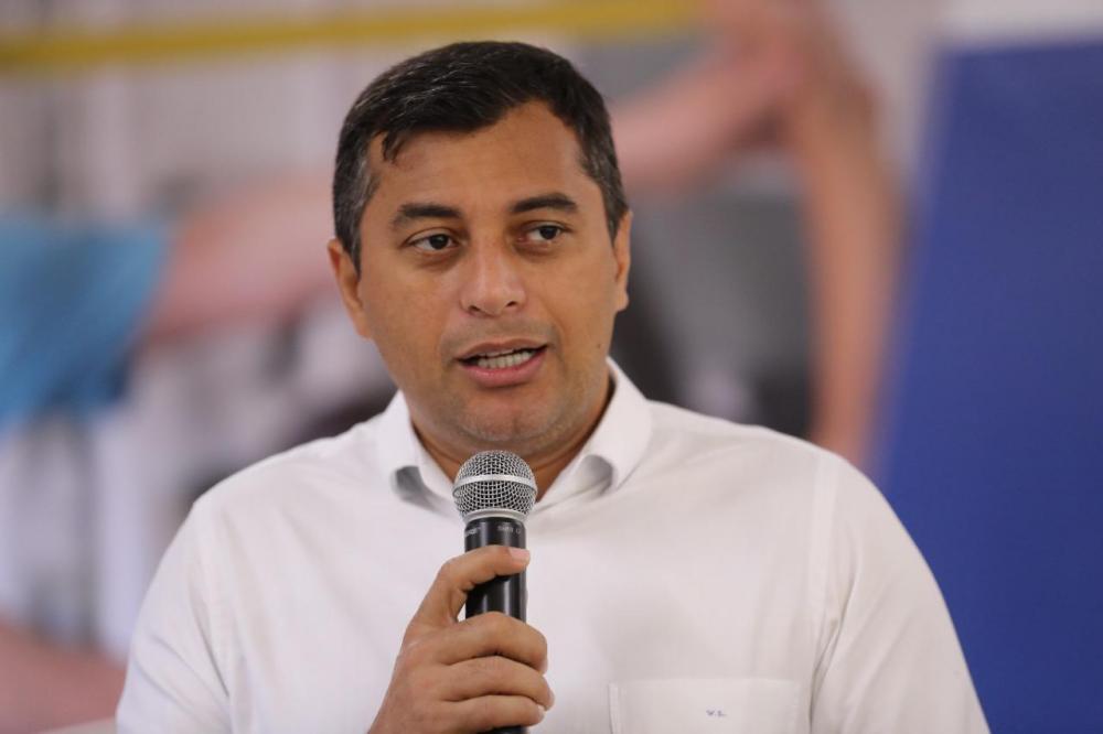 Wilson Lima anuncia antecipação de 50% do 13° salário de servidores, aposentados e pensionistas