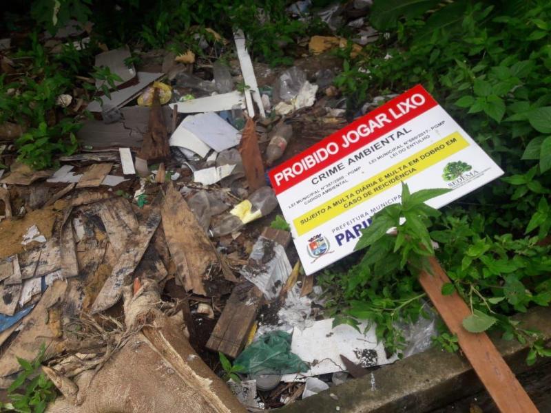 Descarte irregular de lixo nas ruas de Parintins vai gerar multa aos infratores