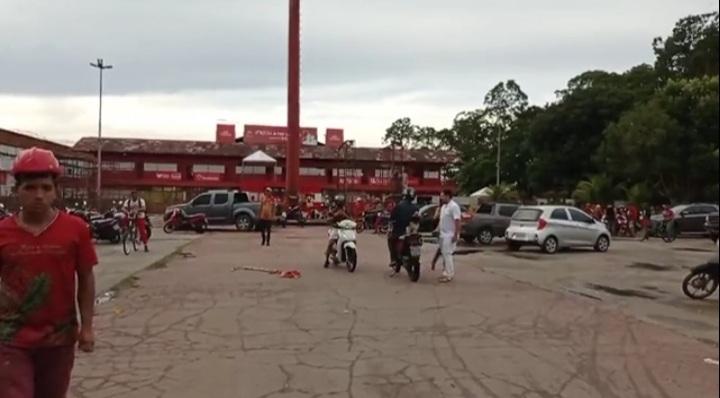 Trabalhadores do Boi Garantido paralisam atividades por falta de pagamento