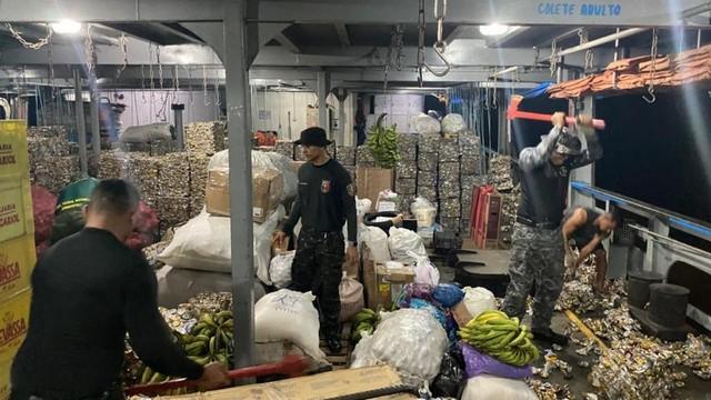 Mais de 70 kg de drogas são apreendidos em blocos de latinhas prensadas, no Amazonas 