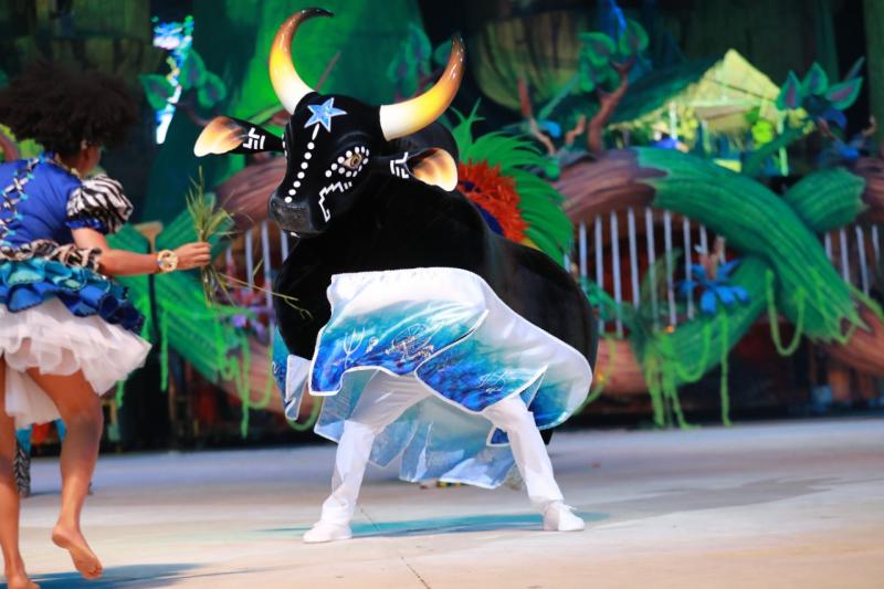 Boi Caprichoso exalta luta dos povos amazônicos na segunda noite do Festival de Parintins Boi Caprichoso exalta luta dos povos amazônicos na segunda noite do Festival de Parintins