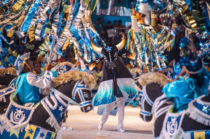 Boi Caprichoso conquista o troféu de campeão do 55° Festival Folclórico de Parintins Boi Caprichoso conquista o troféu de campeão do 55° Festival Folclórico de Parintins