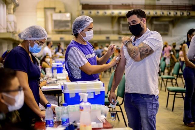 Manaus oferta pontos extras de vacinação contra a Covid-19; confira locais e horários de atendimento