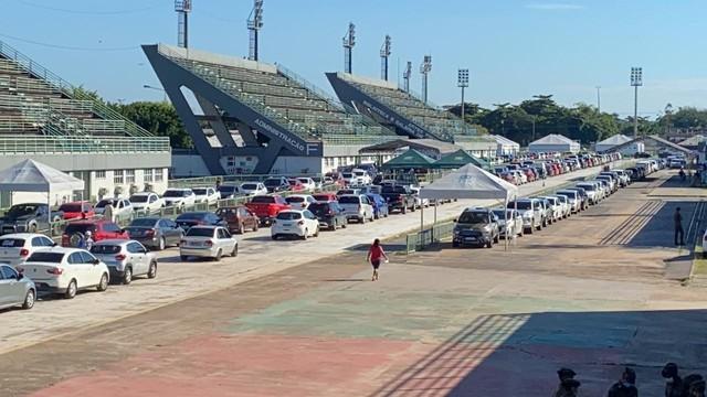 Sambódromo de Manaus oferece drive-thru para vacinação contra Covid-19 