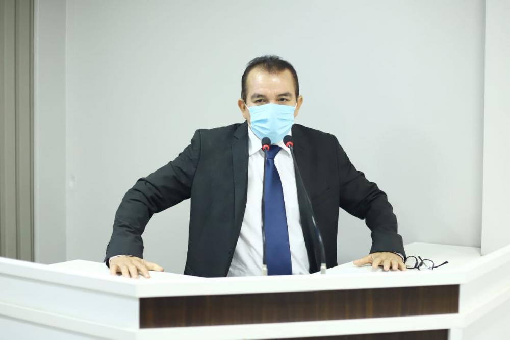 Em sessão, vereador Massilon Cursino questiona legalidade na extração de madeira no Mamurú Em sessão, vereador Massilon Cursino questiona legalidade na extração de madeira no Mamurú