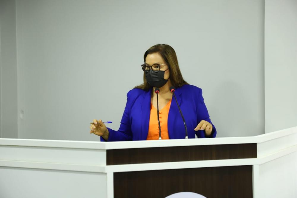 Destacando a importância da inclusão, Márcia Baranda indica que sessões da Câmara tenham intérpretes de Libras