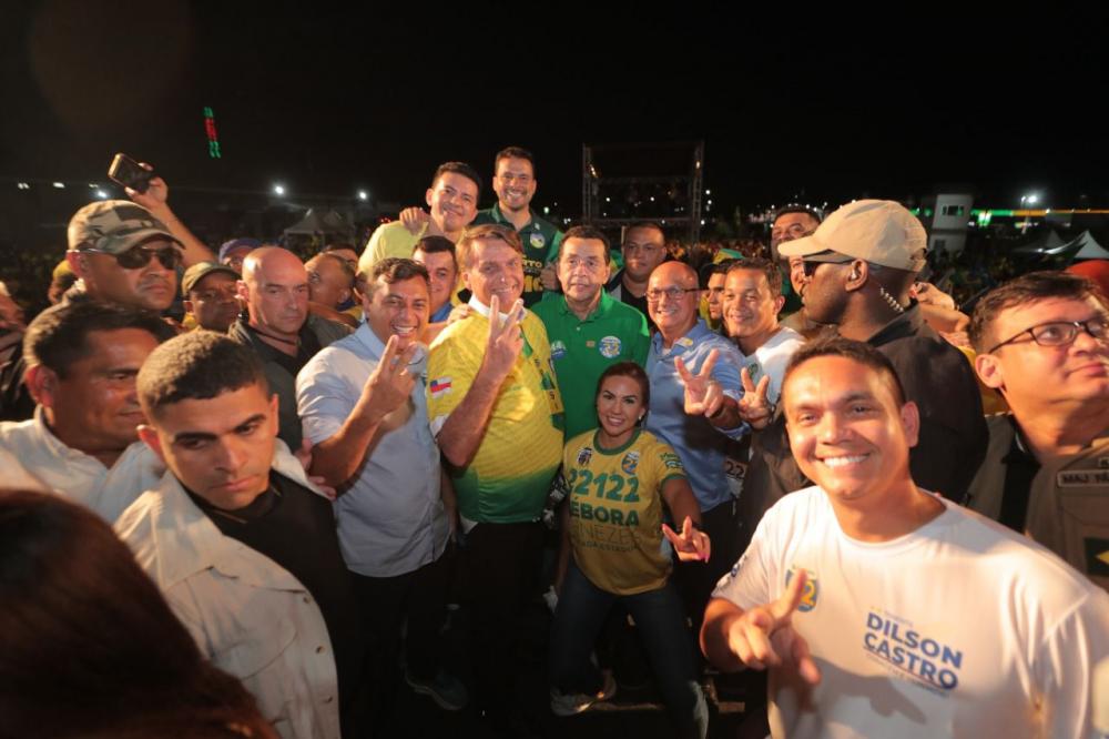 Bolsonaro declara apoio à reeleição de Wilson Lima durante em comício em Manaus