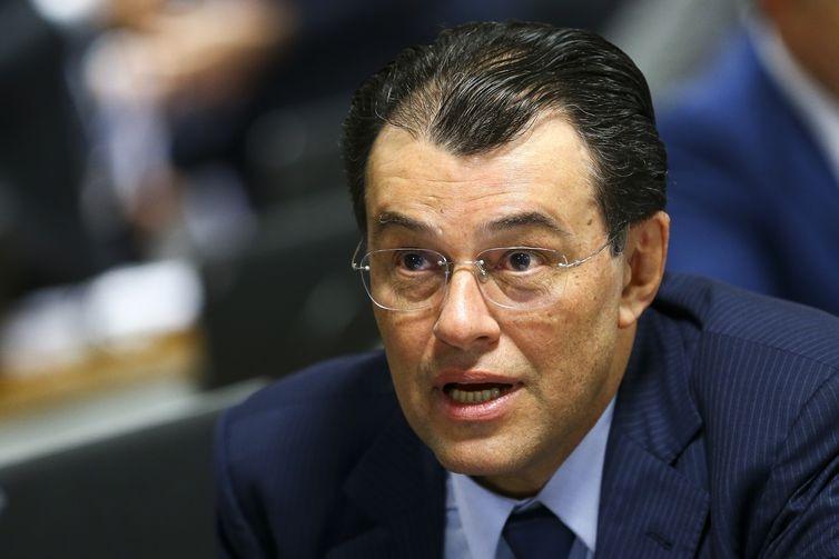 Juiz indefere pedido de Eduardo Braga para proibir divulgação de pesquisa eleitoral 