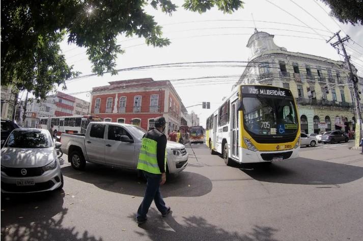 Em Manaus, eleitores têm ônibus gratuitos até 18h neste domingo de eleição