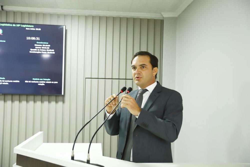 Porto de Parintins, setor primário e eleições pautam discurso do presidente Mateus Assayag 
